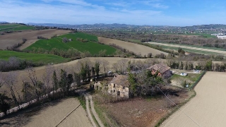 zoom immagine (Rustico 420 mq, zona San Costanzo)