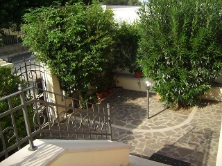 zoom immagine (Casa singola 180 mq, soggiorno, 3 camere, zona Lungo mare di Levante)